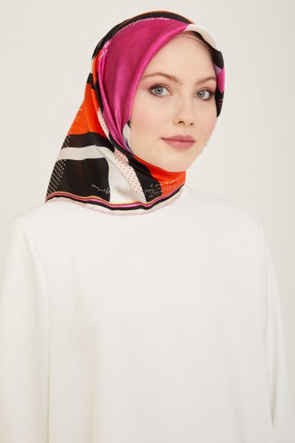 Armine Lila Yazı Desen Sura İpek Eşarp 9138-36