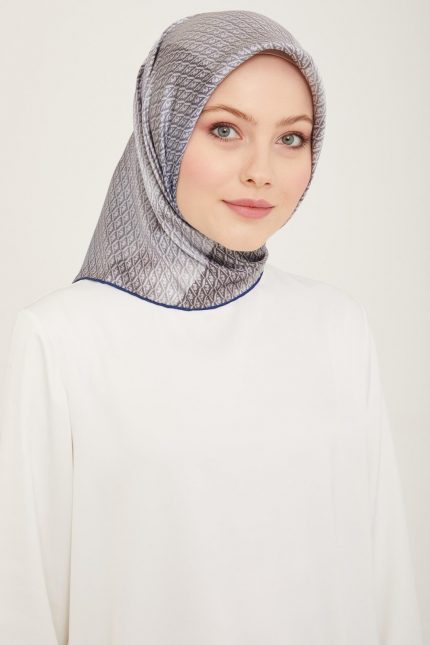 Armine Mavi Geçişli Monogram Desen Tivil İpek Eşarp 9104-80