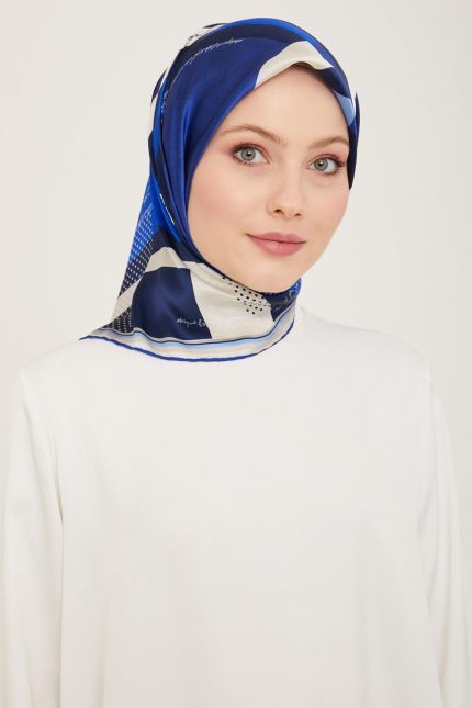 Armine Mavi Yazı Desen Tivil İpek Eşarp 9138-80
