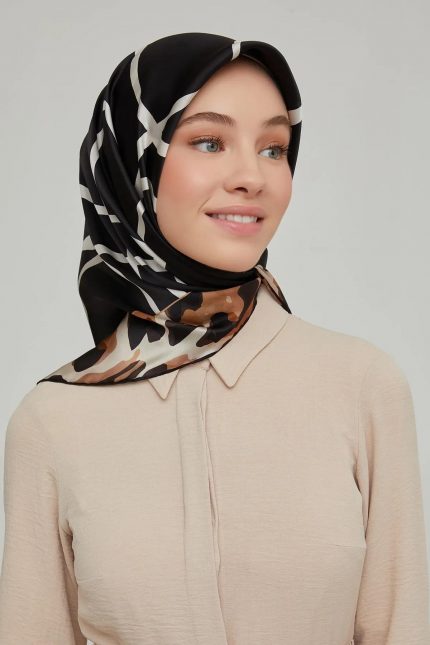 Armine Nostalji Siyah-Beyaz Geometrik Desen Sura İpek Eşarp 8653-20
