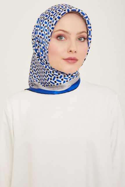 Armine Saks Mavi-Siyah Geometrik Desen Sura İpek Eşarp 9151-38