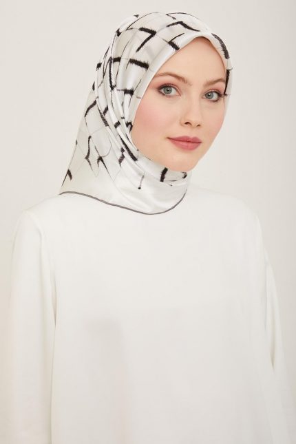Armine Siyah-Beyaz Geometrik Desen Sura İpek Eşarp 9162-31