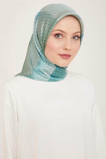 Armine Soft Yeşil Geçişli Monogram Desen Tivil İpek Eşarp 9104-84