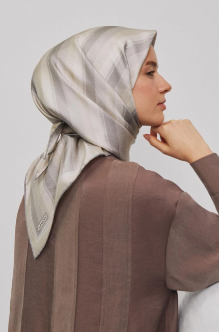 Armine Sura İpek Eşarp 9327-80 Krem Karışık Desen