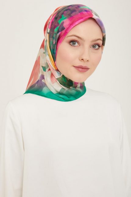 Armine Yeşil Batik Çiçek Desenli Sura İpek Eşarp 9103-81
