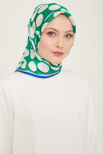 Armine Yeşil-Beyaz Puantiye Desen Sura İpek Eşarp 9156-86