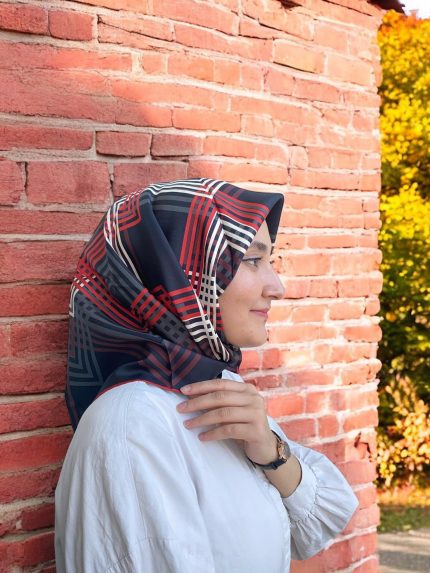 L'awilia Siyah Kırmızı Çizgili Geometrik Desen Tivil İpek Eşarp 29011-26