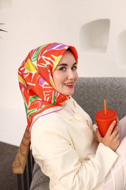 Silk Home Koyu Nar Çiçeği Geometrik Yaprak Desen Tivil İpek Eşarp 11407-13