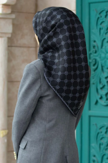 Vissona Siyah-Beyaz Monogram Desenli Tivil İpek Eşarp DGN52033-01-03