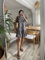 Kadın Kolsuz Sırttan Bağlamalı Fırfırlı Leopar Desenli Süprem Elbise - Görsel 2