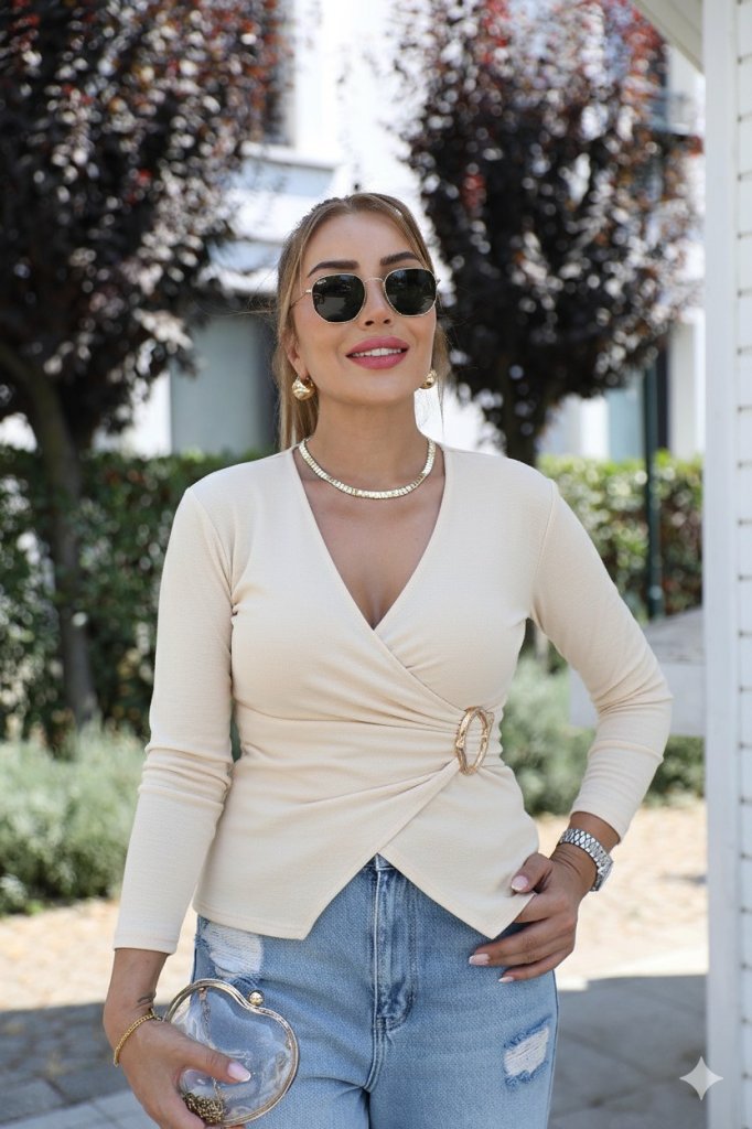 1d35e89ff02ae7077566 Kadın Uzun Kollu Kruvaze Yakalı Toka Detaylı Viskon Bluz - Görsel 1