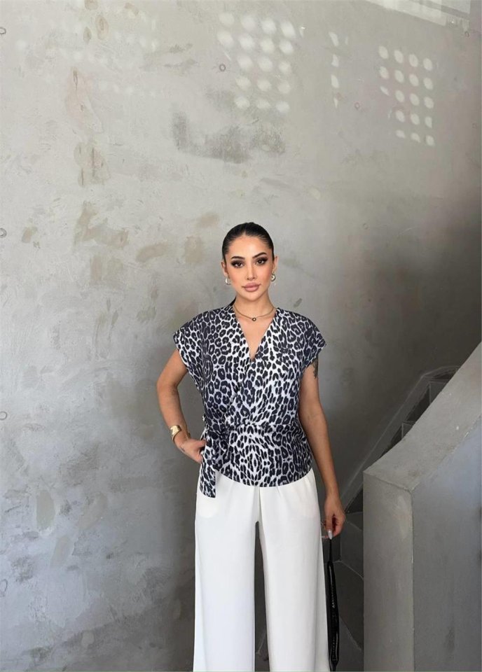 2a56ccdb2931b2c9a965 LEOPAR DESEN YANDAN BAĞLAMA DETAYLI BLUZ - Gri - Görsel 1