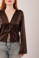 Önden Bağlama Detaylı Saten Kahverengi Bluz - Görsel 3