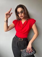 Kadın V Yaka Vatka Detay Kolsuz Dökümlü Bluz - Görsel 3