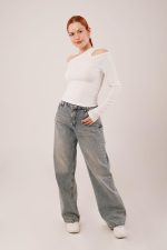 Omuz Dekolte Detaylı Beyaz Bluz - Görsel 2