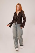 Önden Bağlama Detaylı Saten Kahverengi Bluz - Görsel 2