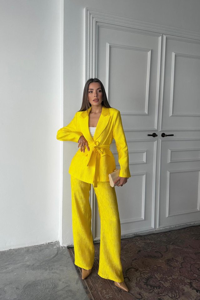 5215d792a5ffff6085ae Neon Beli Kuşaklı Ceket Ve Pantolon Parlak Takım - Görsel 1