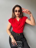 Kadın V Yaka Vatka Detay Kolsuz Dökümlü Bluz - Görsel 2