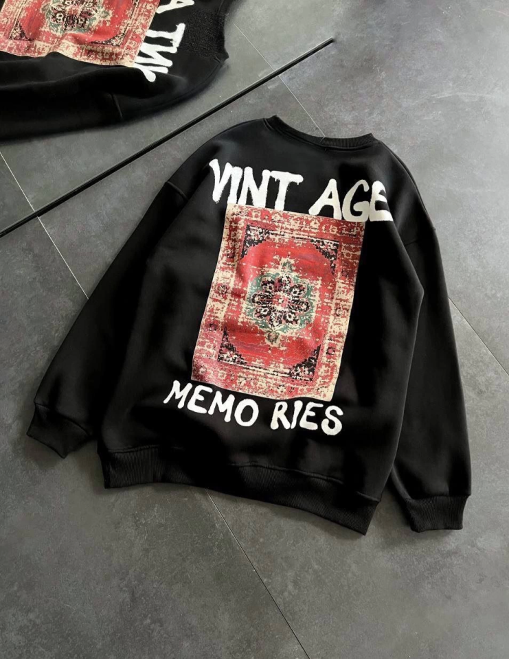 TY66fdb8c3c47dc66fdb8c3c47de Bisiklet Yaka Üç İplik Baskılı Oversize SweatShirt - Siyah - Görsel 1