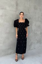 Siyah İşlemeli Kolu Garnili Elbise