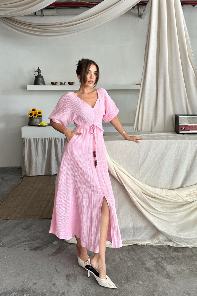 b51067e42eda7fcd967a V YAKA BEL BONCUK BAĞLAMALI MÜSLİN ELBİSE YIRTMAÇ DETAYLI - Pembe - Görsel 1