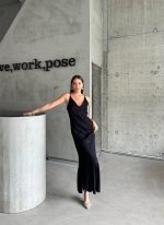 JAKARLI ASKILI SATEN ELBİSE ASİMETRİK - Siyah