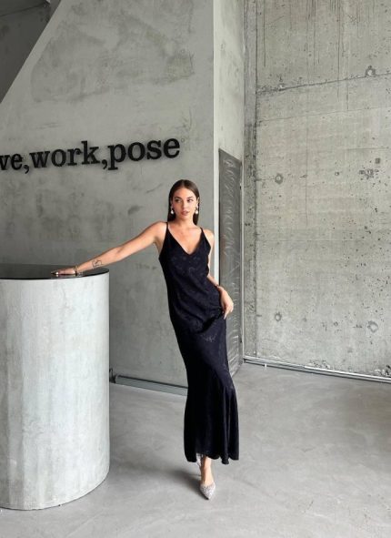 JAKARLI ASKILI SATEN ELBİSE ASİMETRİK - Siyah