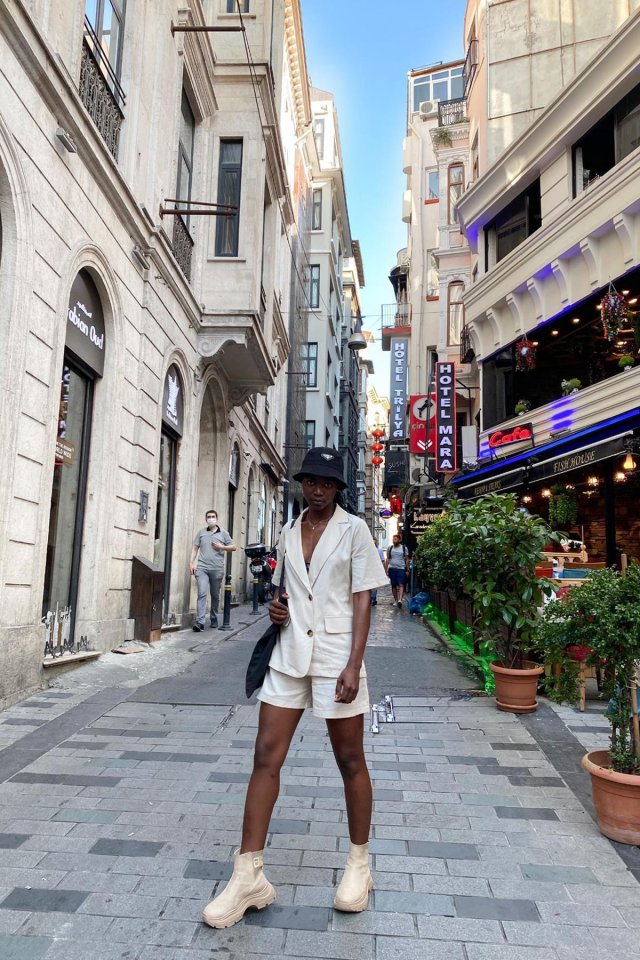 c4a768613c1e8332eb8e Bej Ceket Ve Şort Takım - Görsel 1