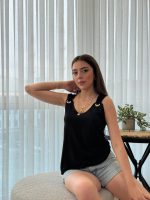 Kadın Askılı V Yaka Kuş Gözü Detaylı Viskon Bluz - Görsel 3