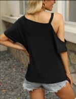 Kadın Tek Omuzu Açık Toka Detaylı Viskon Bluz - Görsel 2