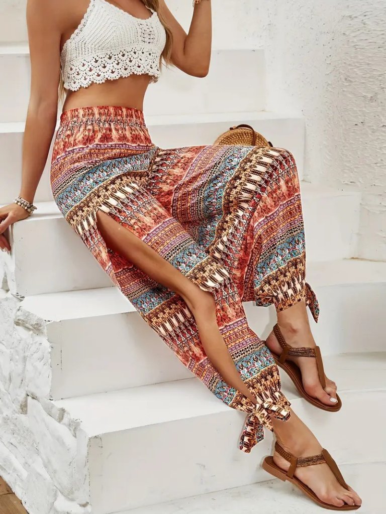 fcadb5166109e1e25340 Kadın Yüksek Belli Yanlardan Yırtmaç Detaylı Desenli Bürümcük Pantolon - Görsel 1