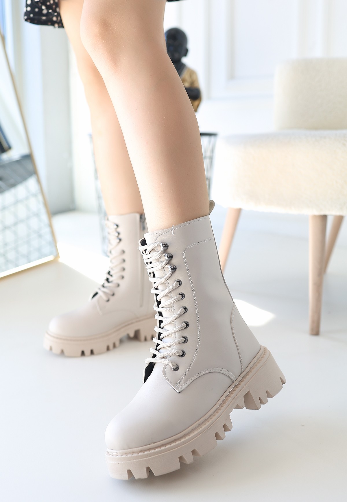 pro_erb172958500567175f6dc400e Neole Bej Cilt Bağcıklı Bot - Görsel 1