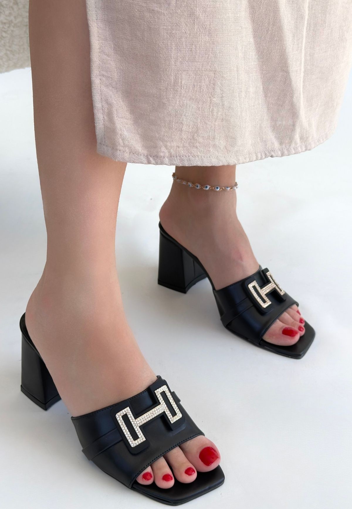 pro_erb175613470068ac7d2cf3d05 Erew Siyah Cilt Topuklu Terlik - Görsel 1