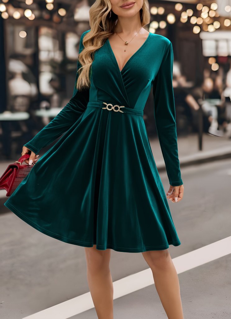 44ee09280c099a59c1dd Kadın Uzun Kollu Kruvaze Yakalı Toka Detaylı Mini Kadife Elbise - Görsel 1