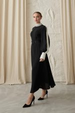 Siyah Yaka Ve Kolları Taşlı Elbise - Görsel 2